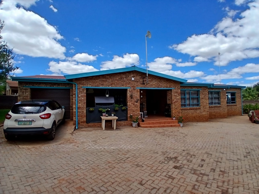 4 Bedroom Property for Sale in Kuruman Northern Cape